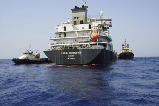 Εγκλωβισμένοι στον Περσικό 20.000 ναυτικοί